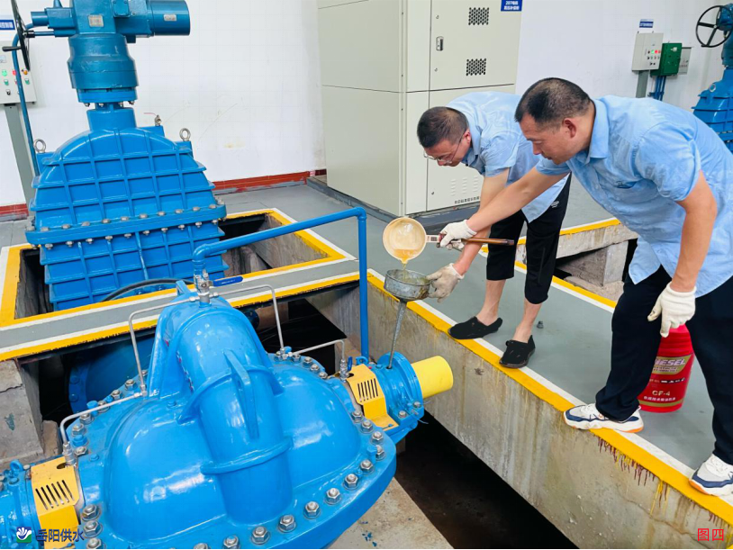 8月4日，制水二厂组织机修人员对送水泵房机组进行检修保养.png